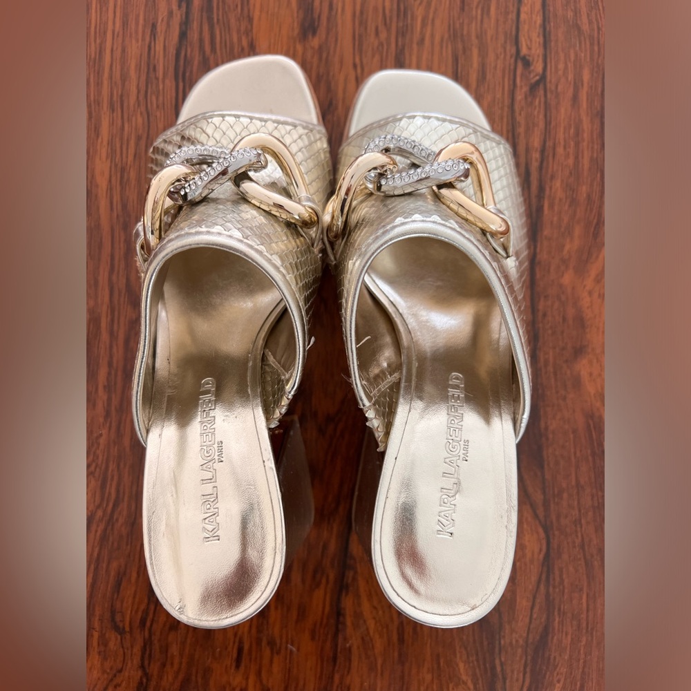 Karl Lagerfeld Paris Embellished Snakeskin Pattern Metallic Gold Sandals Sz 6